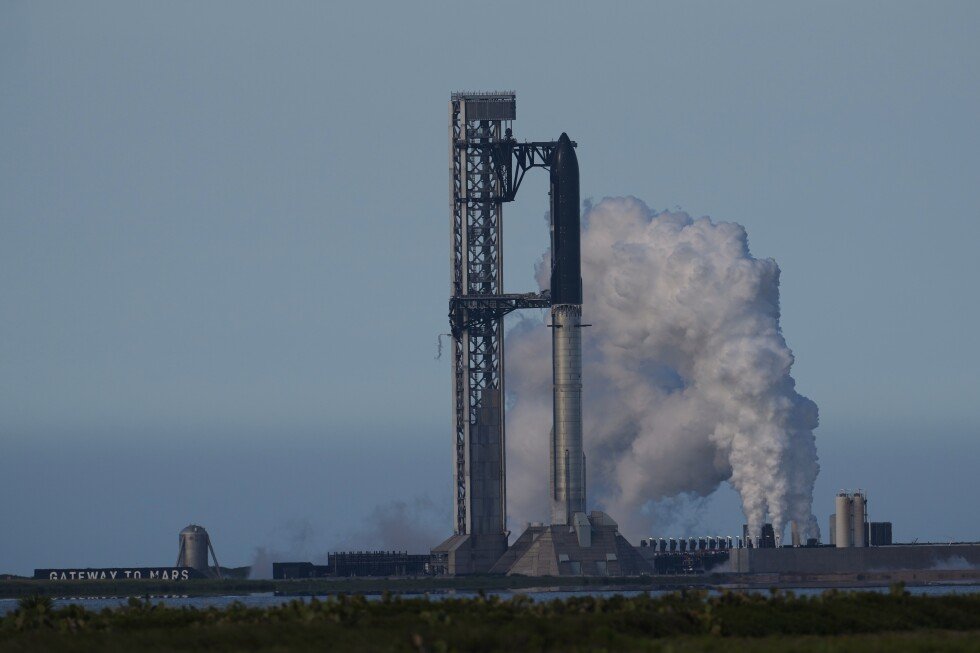 spacex-starship-test-flight-halted-by-launch-tower-issues