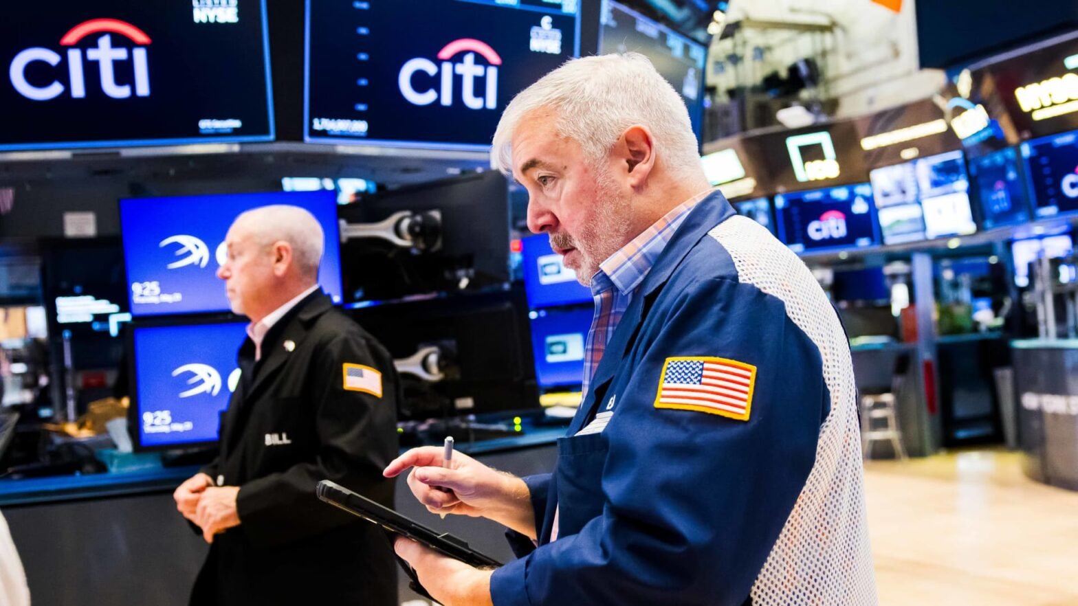 stock-futures-rise-slightly-as-s&p-500-looks-toward-another-winning-week:-live-updates