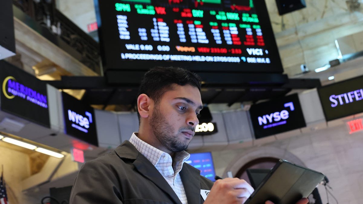 are-stock-markets-closing-early-friday-for-memorial-day?