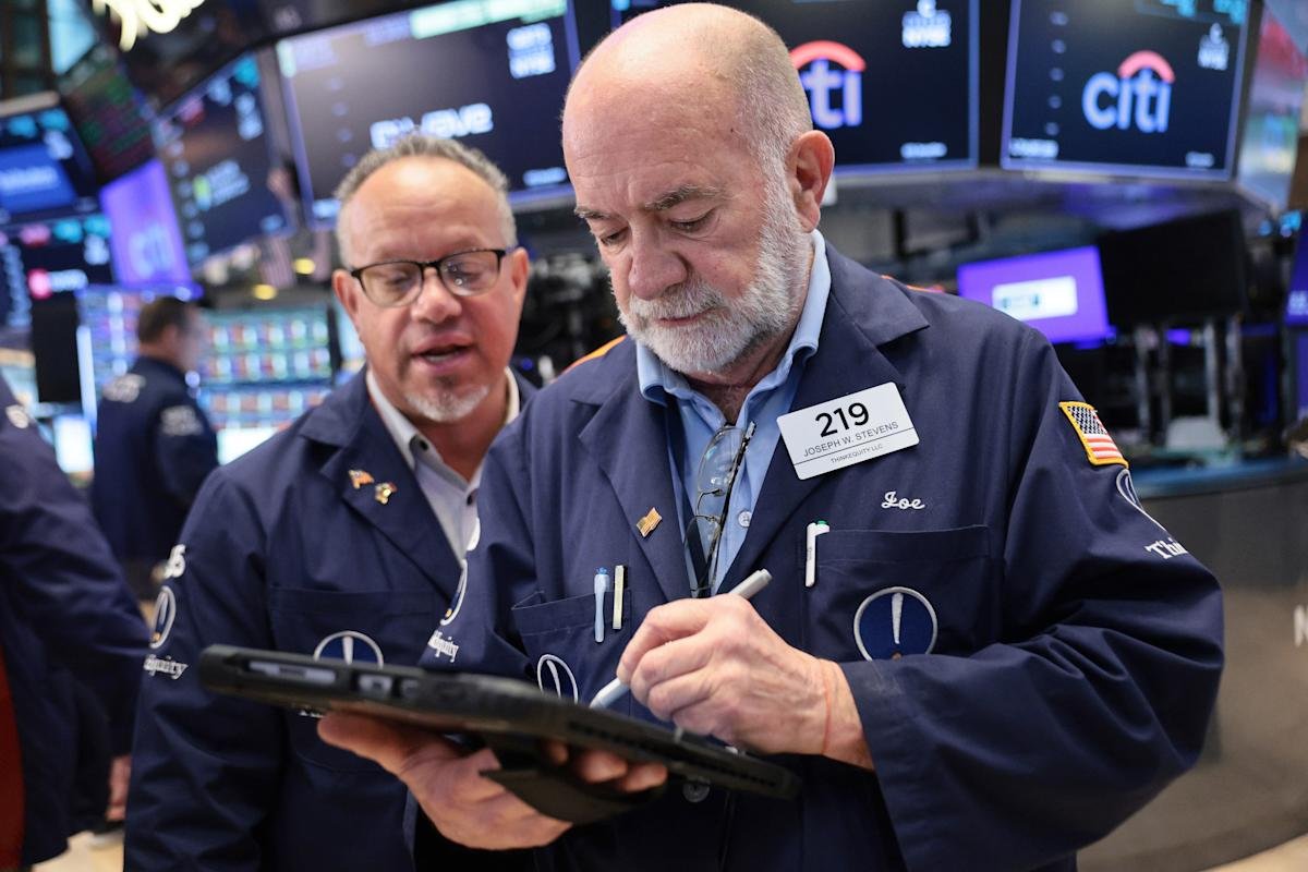 stock-market-today:-dow,-s&p-500,-nasdaq-advance-as-tech-stocks-gain,-investors-monitor-us-iran-talks