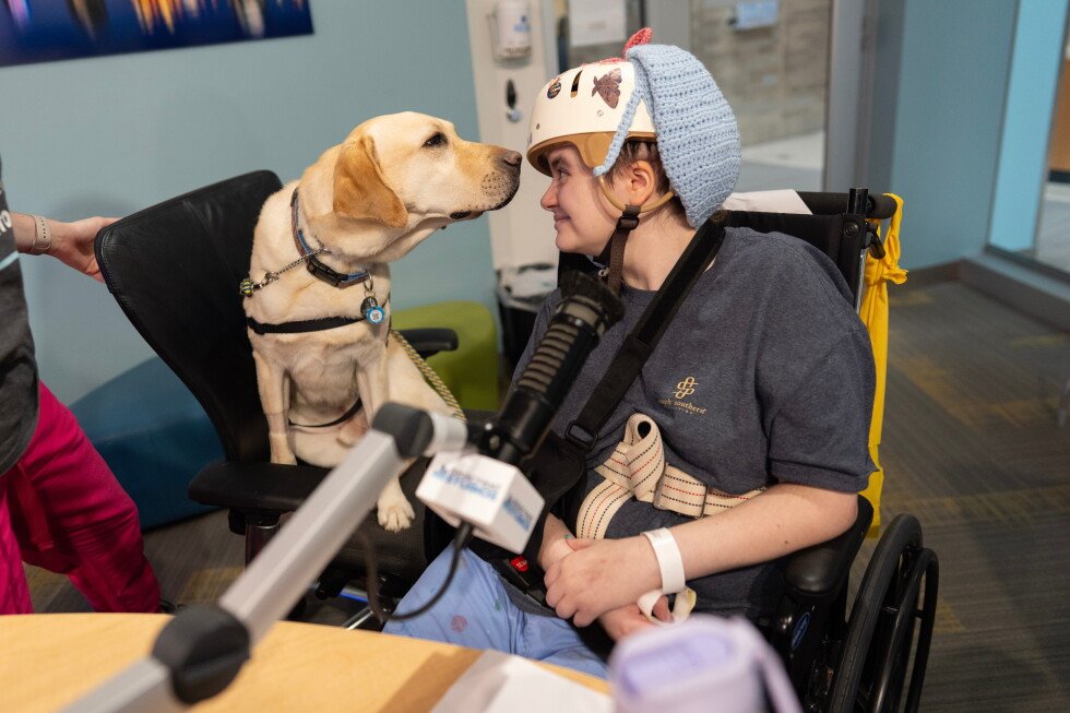 meet-the-hospital-dogs-that-provide-full-time-care-for-young-sick-patients
