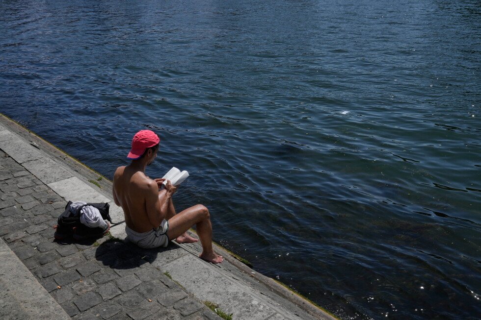 france-faces-unseasonal-heat-as-temperature-records-shatter