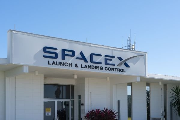 spacex-wants-pentagon-to-pay-up:-8-key-items-shaping-the-stock-market-tuesday