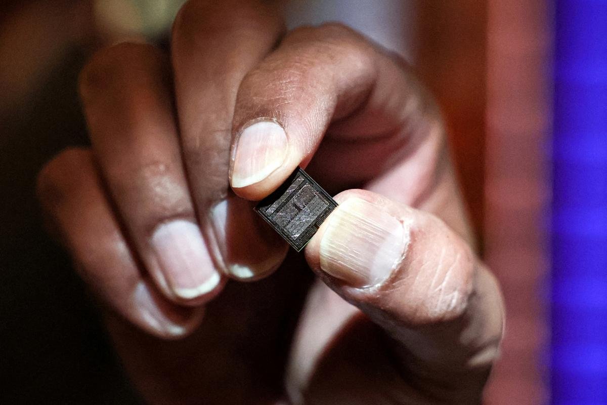 micron-briefly-tops-$1-trillion-in-market-cap-as-ubs-sees-company-becoming-an-ai-giant