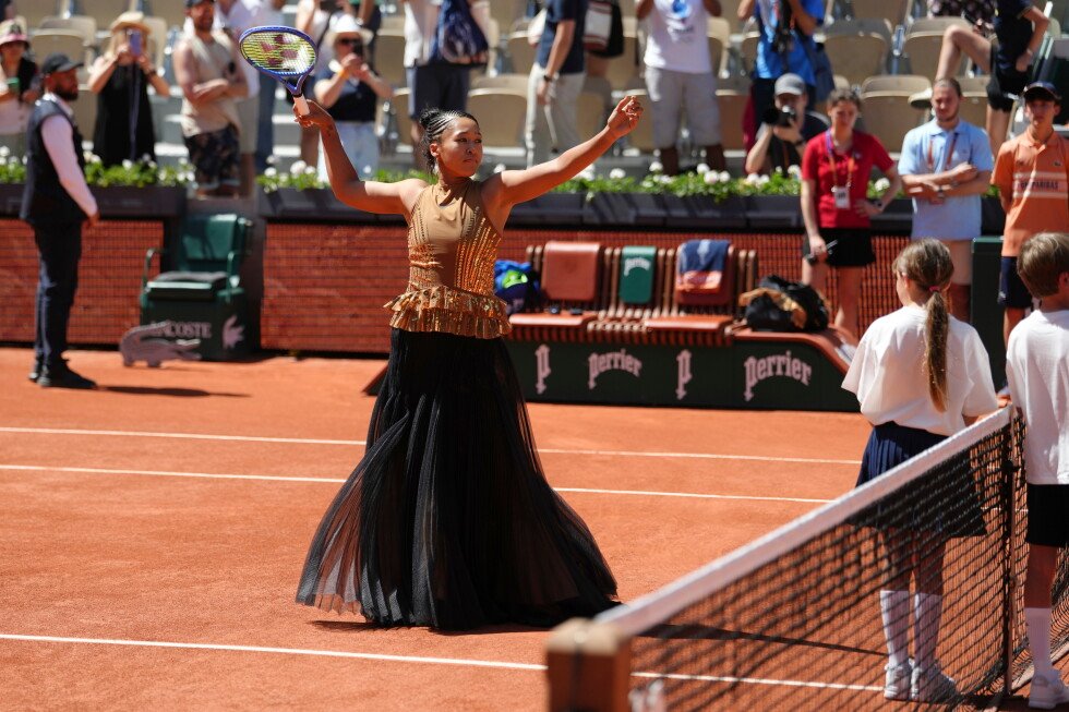 osaka’s-taste-for-fashion-in-the-spotlight-again-with-walk-on-outfit-at-the-french-open