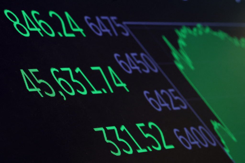 democrats-feud-over-stock-trading-amid-anti-corruption-messaging-against-trump