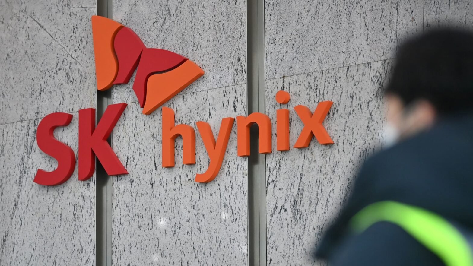 sk-hynix-has-surged-250%-this-year.-analysts-say-the-ai-fueled-rally-may-be-only-halfway-done