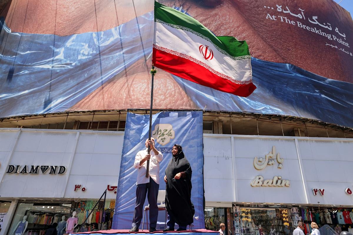 stock-market-today:-dow,-s&p-500,-nasdaq-futures-rise-as-oil-falls-amid-us-iran-talks,-ai-boom
