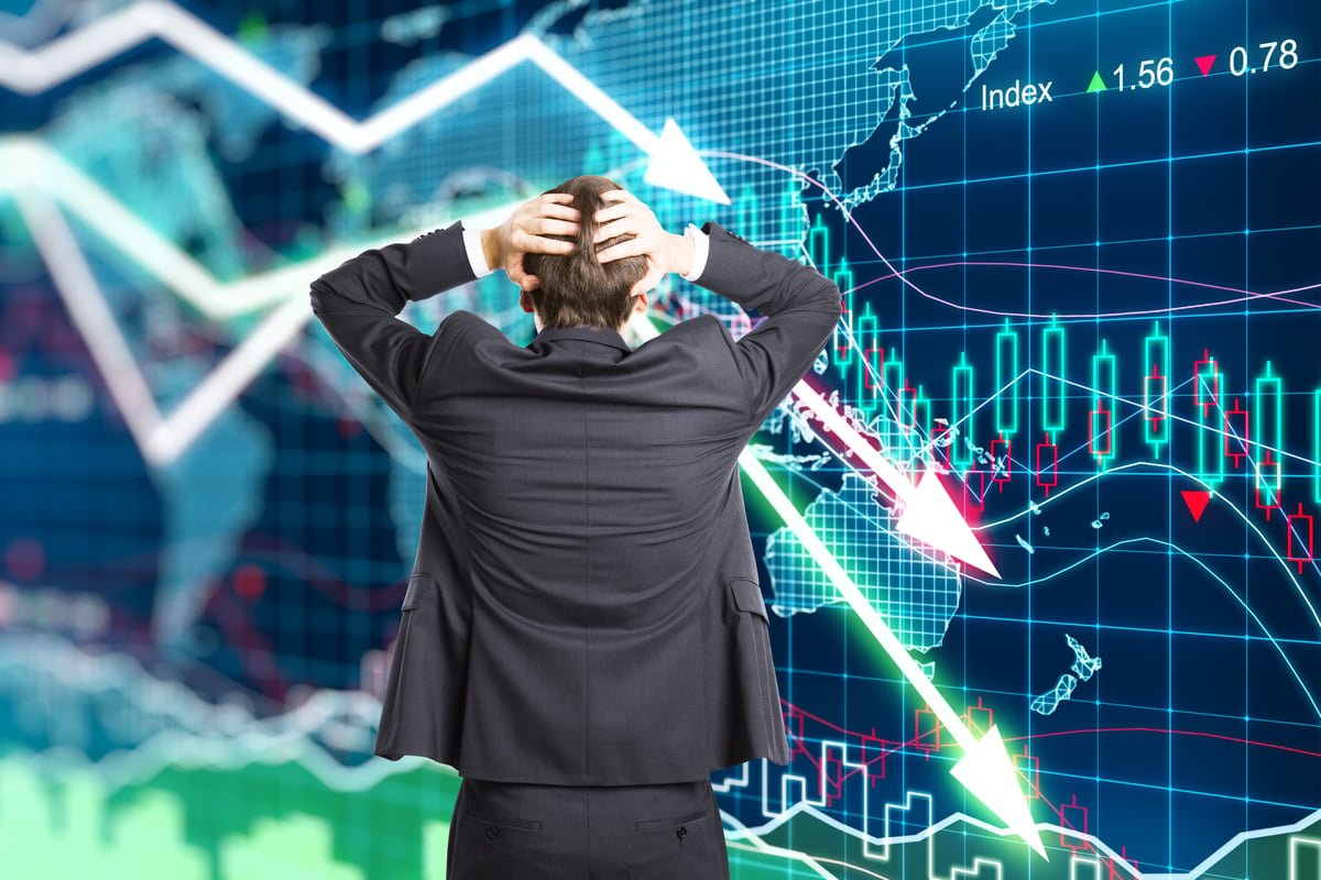 the-stock-market-is-flashing-a-rare-warning-signal-here’s-what-history-says-happens-next.