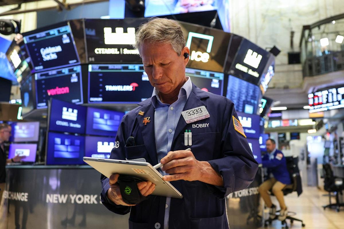 stock-market-today:-dow,-s&p-500,-nasdaq-futures-drop-following-us-strikes-in-hormuz