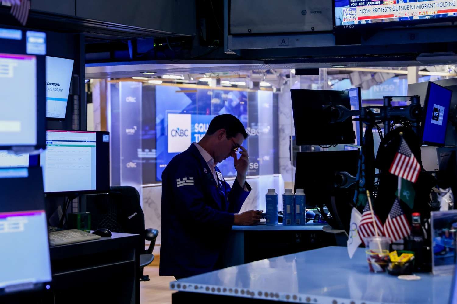stock-market-today:-futures-point-lower-after-indexes-close-at-records;-pce-inflation-reading-on-tap;-oil-rises-on-fragile-us-iran-ceasefire