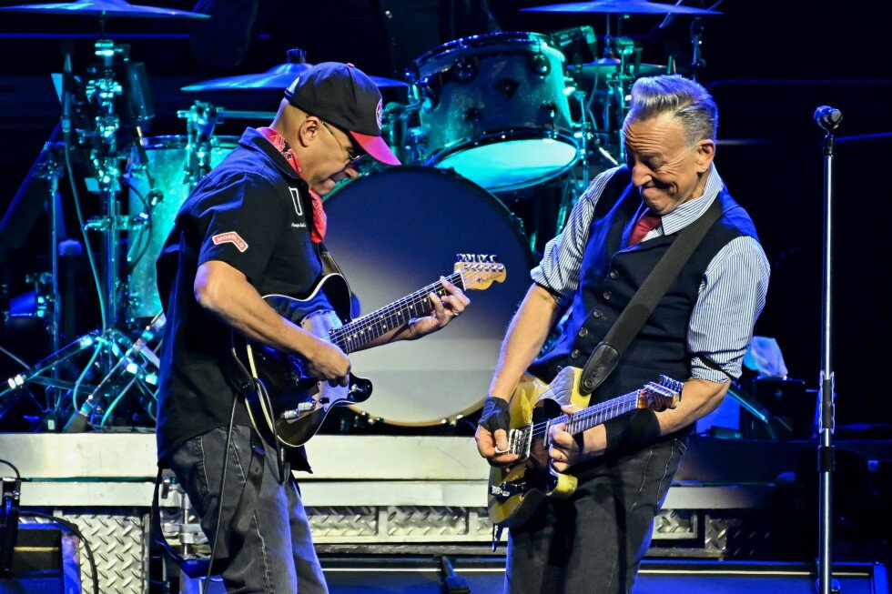 bruce-springsteen-and-foo-fighters-will-headline-protest-festival