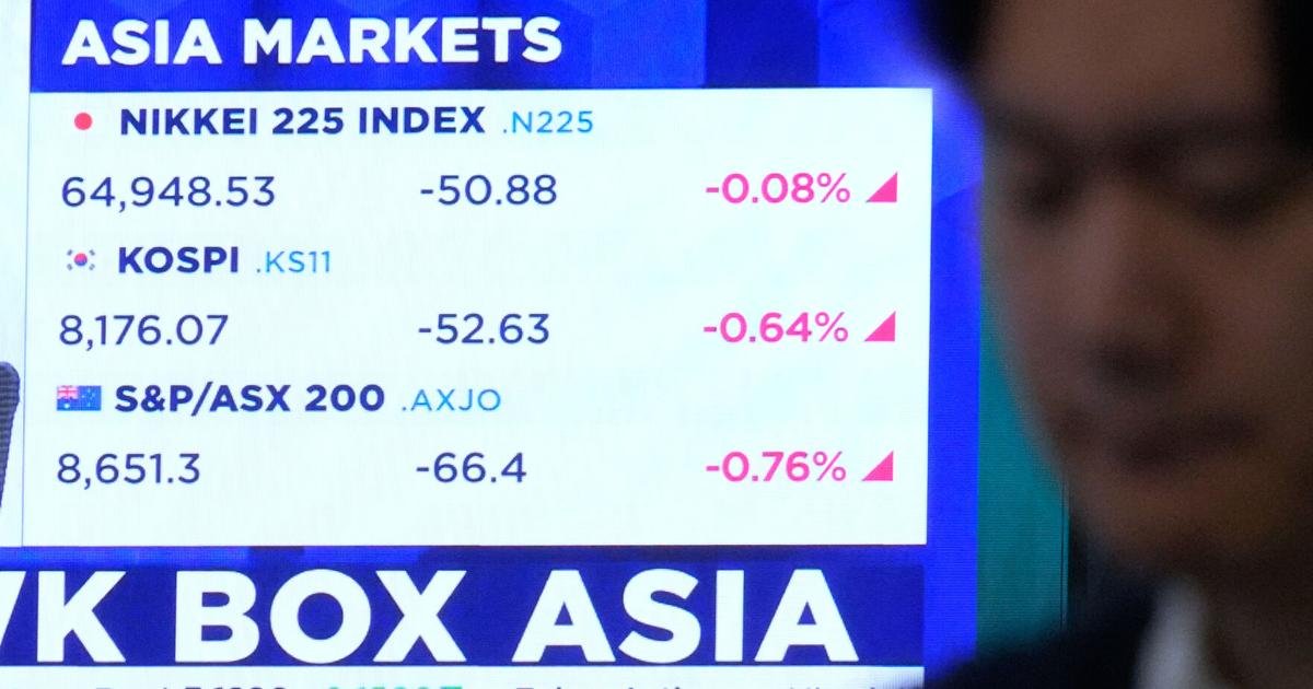 oil-prices-climb,-but-us-stocks-hold-near-their-records