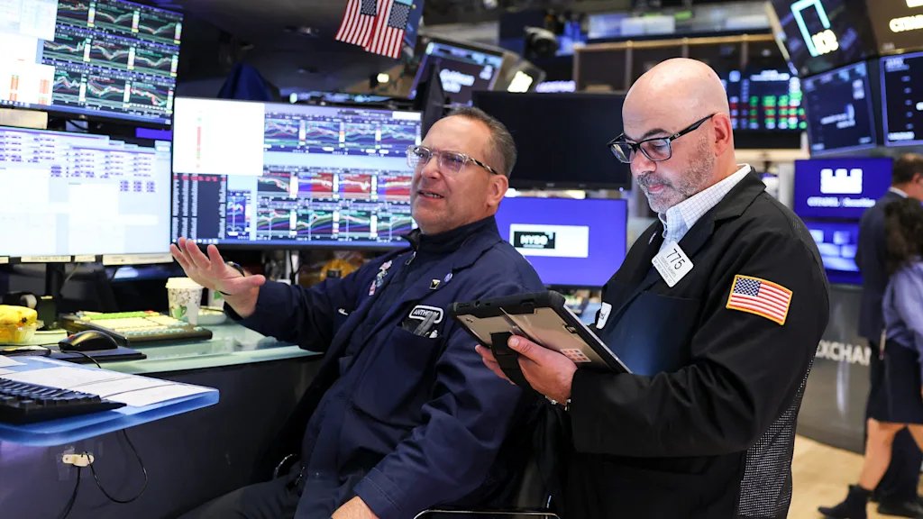stagflation-warning-signs-are-flashing,-but-the-ai-boom-is-letting-investors-ignore-them-(for-now)