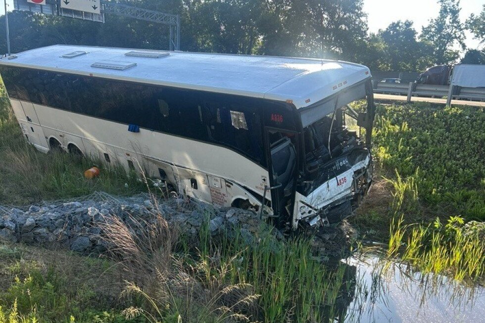 bus-crash-on-interstate-95-in-virginia-leaves-five-dead,-34-injured
