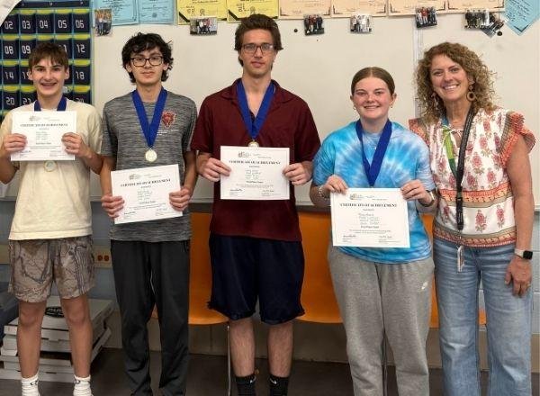 sandburg-sophomores-strike-gold-in-stock-market-game