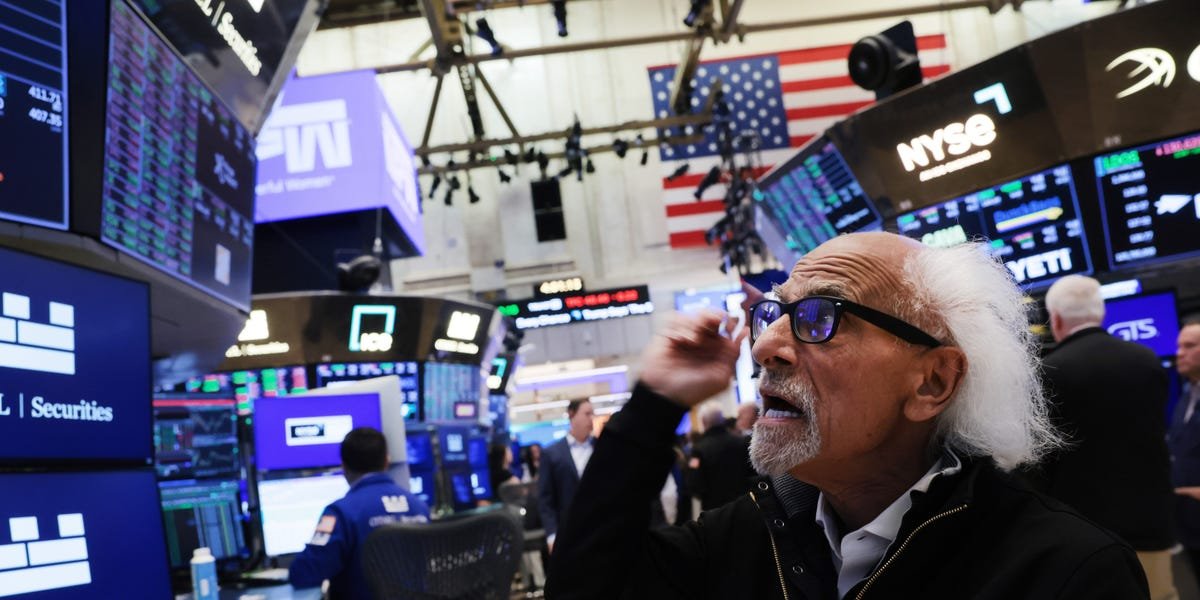investors-are-showing-‘casino-like-behavior’-as-stocks-hit-records