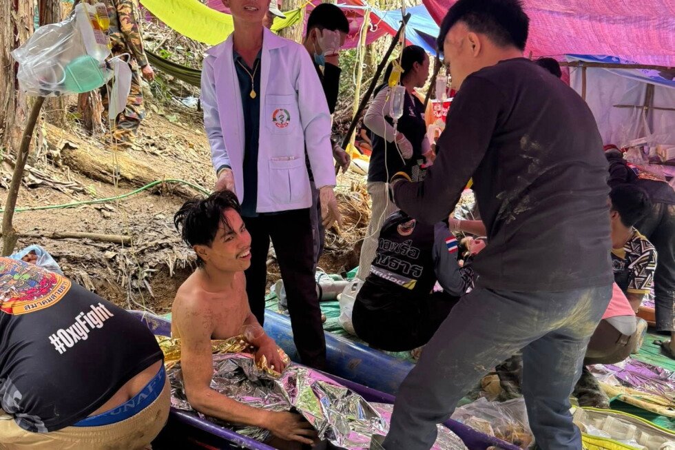 rescuers-work-to-free-4-men-who-remain-trapped-in-flooded-laos-cave-and-search-for-2-still-missing