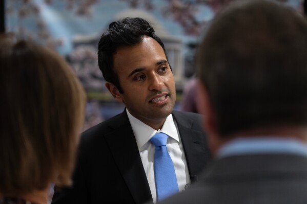 Republican Ohio gubernatorial candidate Vivek Ramaswamy speaks to supporters before the Warren County Republicans Lincoln Day Dinner at the Great Wolf Lodge in Mason, Ohio, April 10, 2026. (AP Photo/Carolyn Kaster, File)