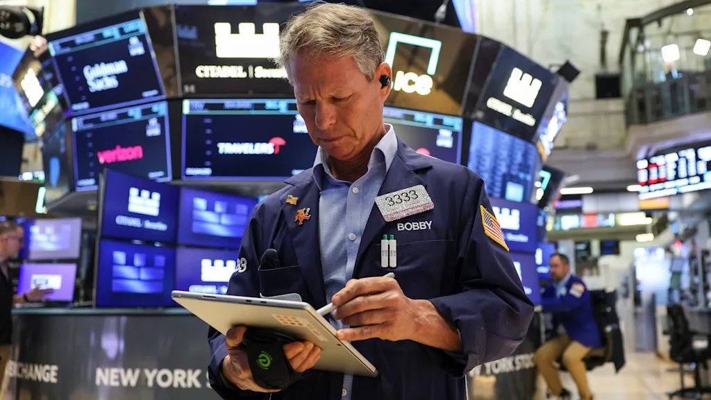 gas-prices-just-inched-closer-to-$5.-here’s-what-history-says-that-actually-means-for-the-stock-market
