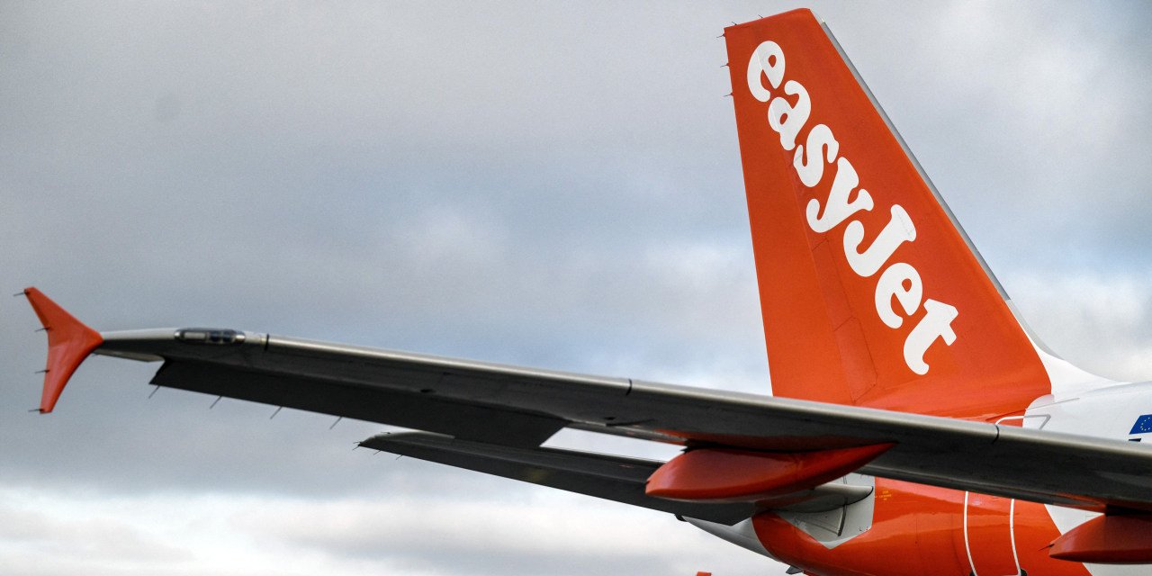 easyjet-stock-jumps-at-prospect-of-$4-billion-plus-offer