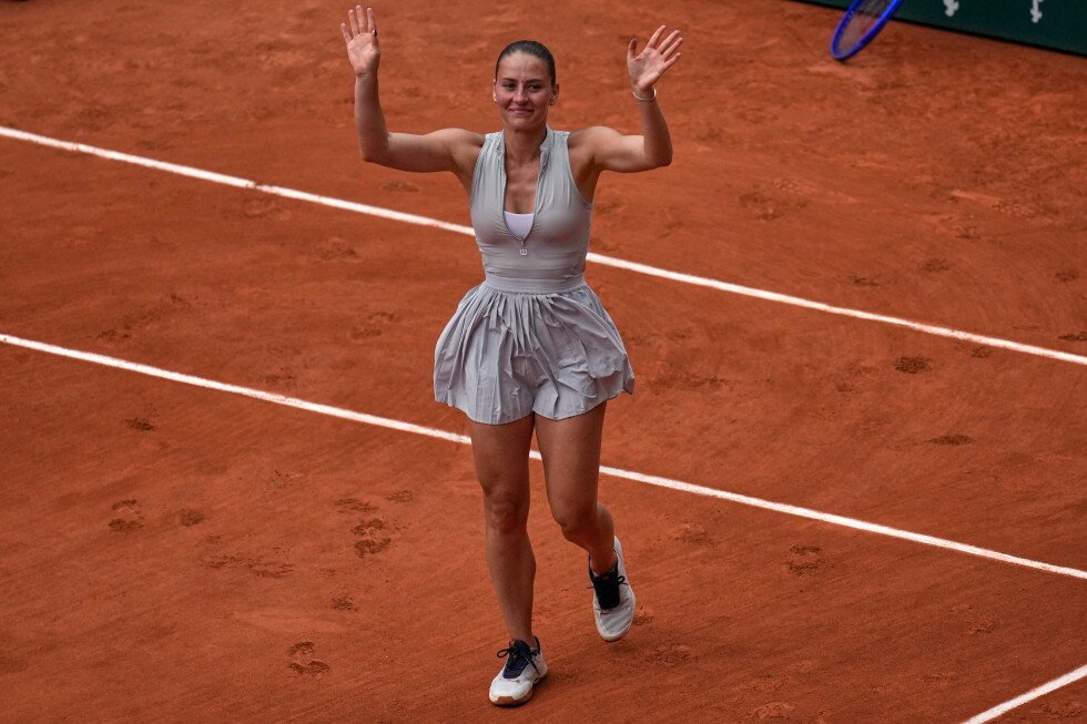 marta-kostyuk-stuns-iga-swiatek-to-reach-french-open-quarterfinals
