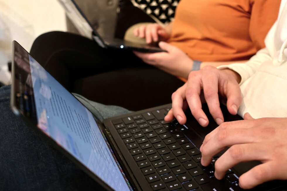 young-and-unemployed?-remote-work,-not-ai,-may-be-the-problem,-study-finds