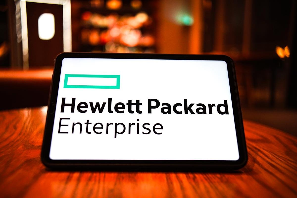 hpe-stock-soars-on-record-backlog,-booming-ai-server-business