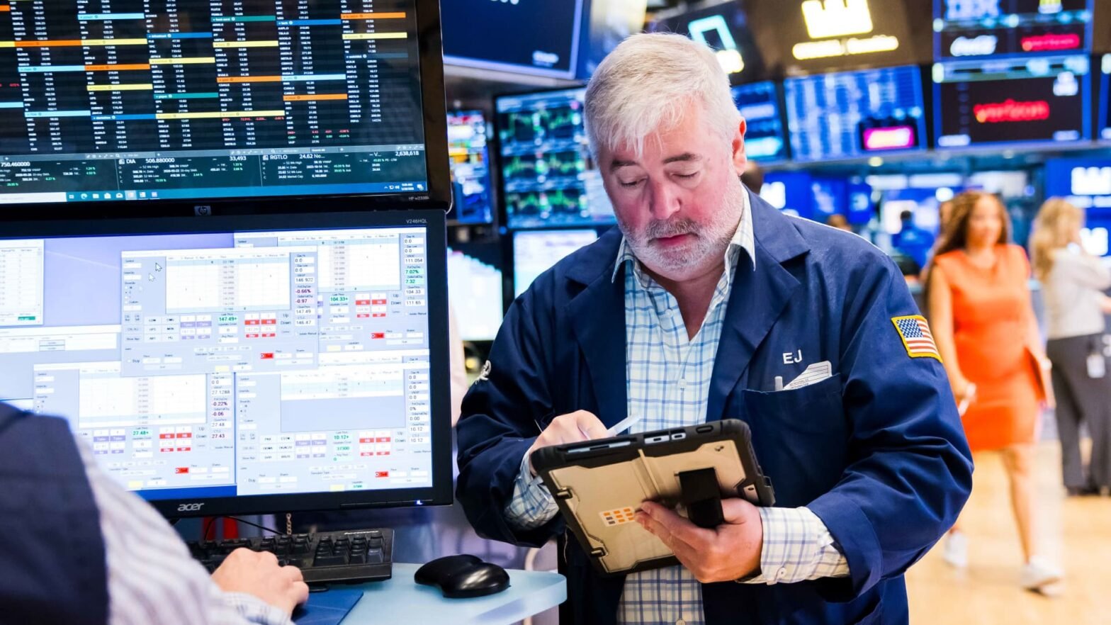 stock-futures-are-little-changed-after-all-three-major-indexes-close-at-new-records:-live-updates
