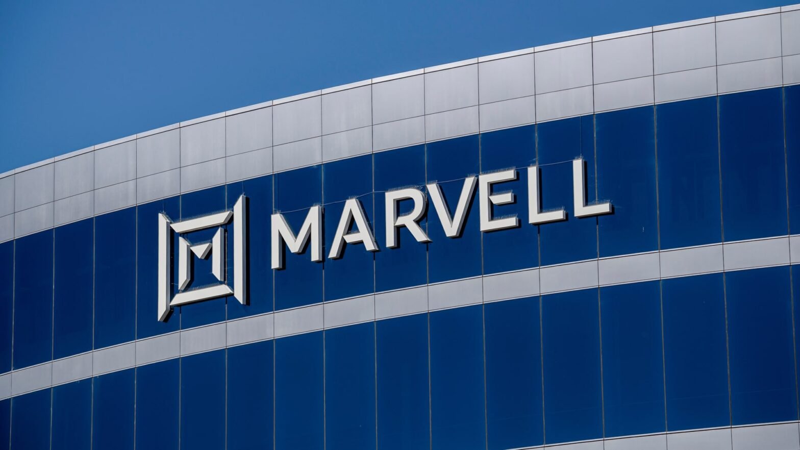 stocks-making-the-biggest-moves-premarket:-marvell-technology,-hewlett-packard-enterprise,-victoria’s-secret-&-more