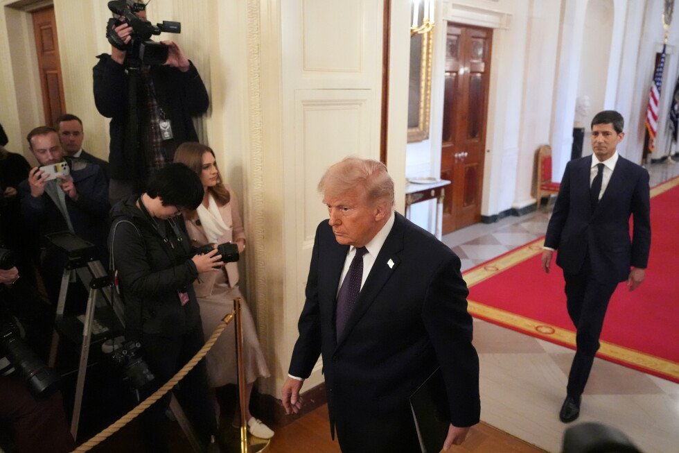 trump-signs-an-executive-order-to-vet-top-ai-models-for-security-risks