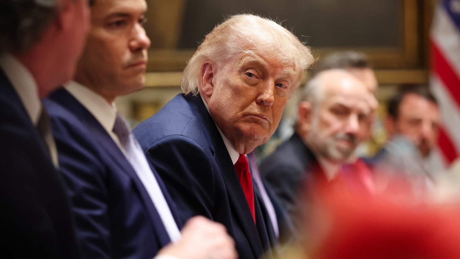 the-dow’s-win-streak,-macy’s-earnings,-trump-signs-ai-order-and-more-in-morning-squawk