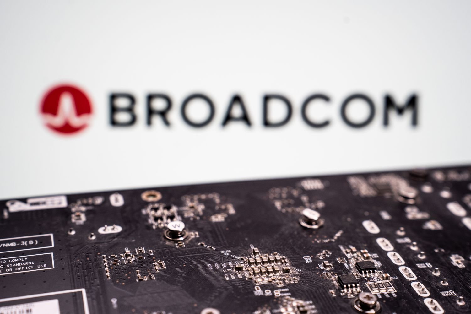 broadcom-stock-hit-another-record-high.-why-google’s-big-ai-buildout-is-a-boon-for-the-chipmaker