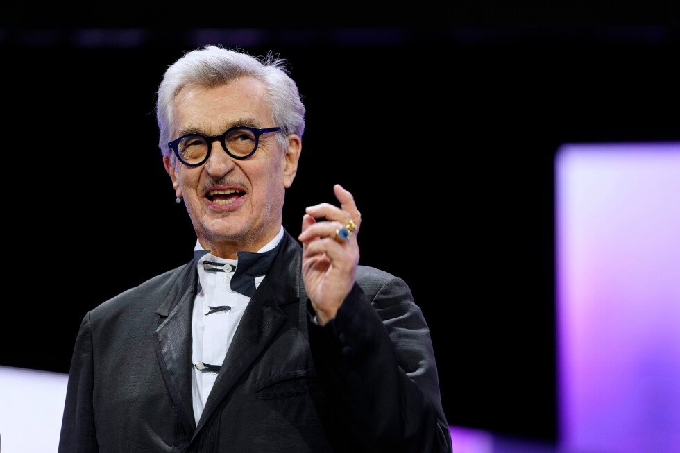wim-wenders-pulls-1975-film-over-nude-scene-with-13-year-old