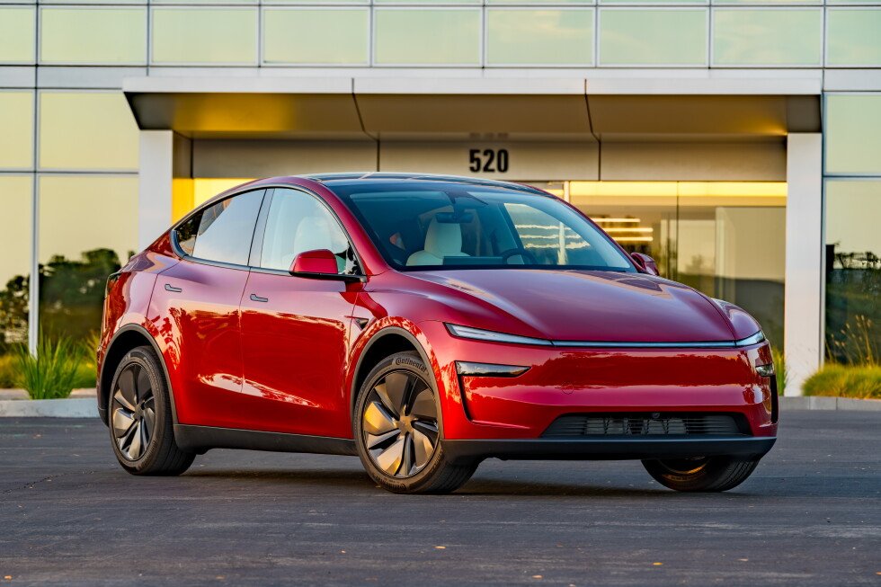 electric-suv-showdown:-edmunds-compares-the-revamped-toyota-bz-to-the-tesla-model-y