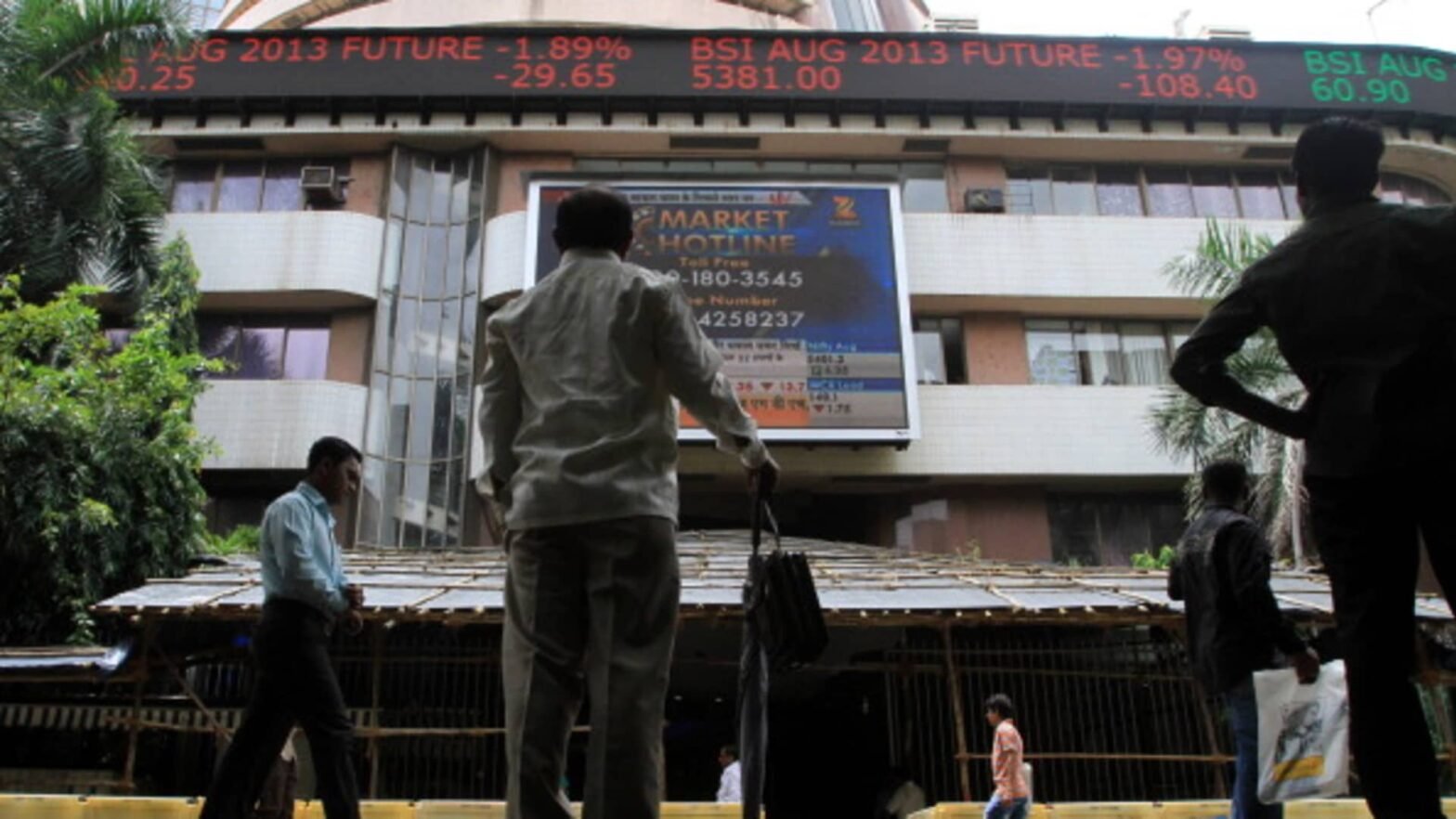 inside-india-newsletter:-why-taiwan-and-south-korea’s-stock-markets-have-surged-past-india-within-a-week
