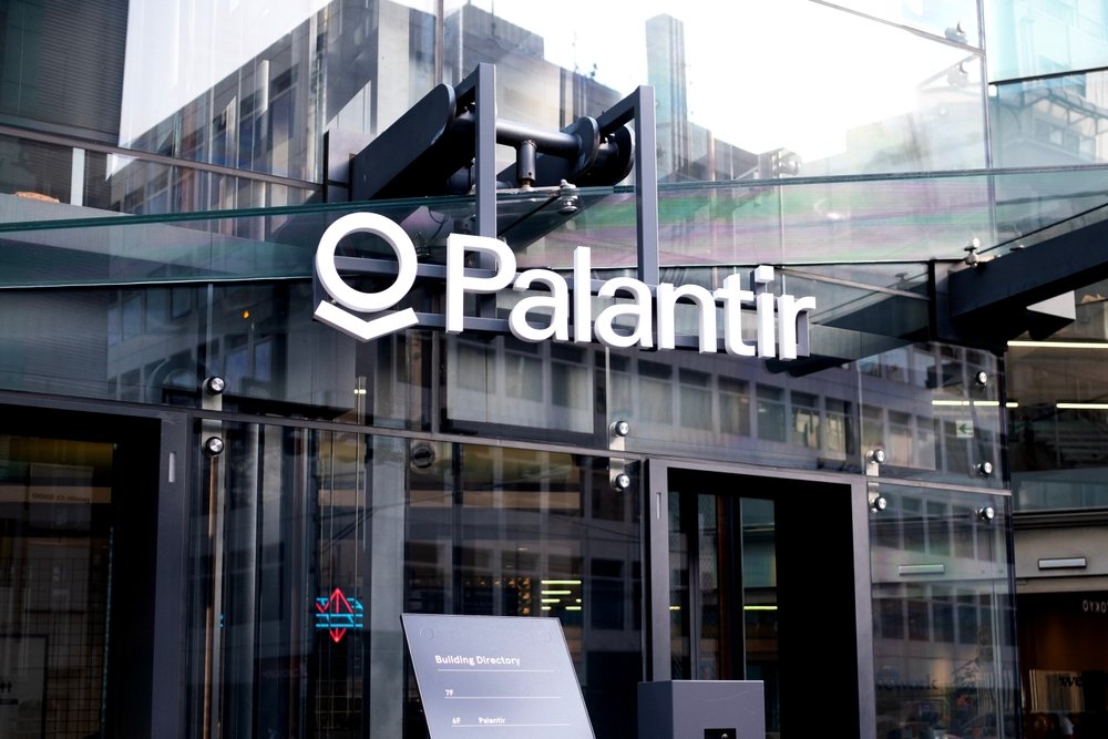palantir’s-new-partner:-8-key-items-shaping-the-stock-market-thursday