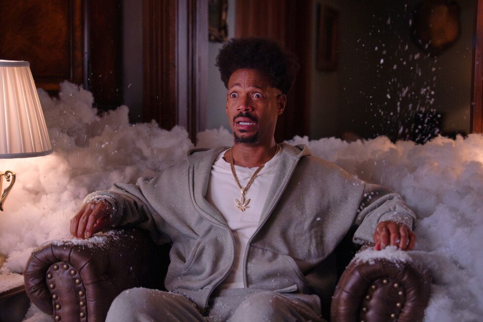 ‘scary-movie’-review:-wayans-return-with-horror-spoof-that-hardly-kills