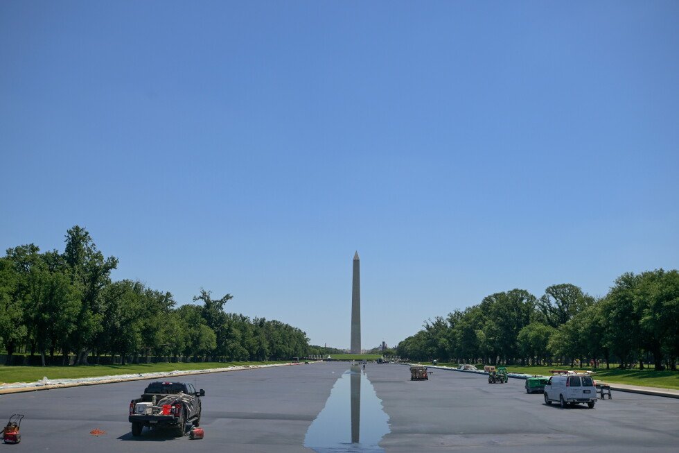 trump-says-reflecting-pool-work-is-done-and-it’s-set-to-be-refilled