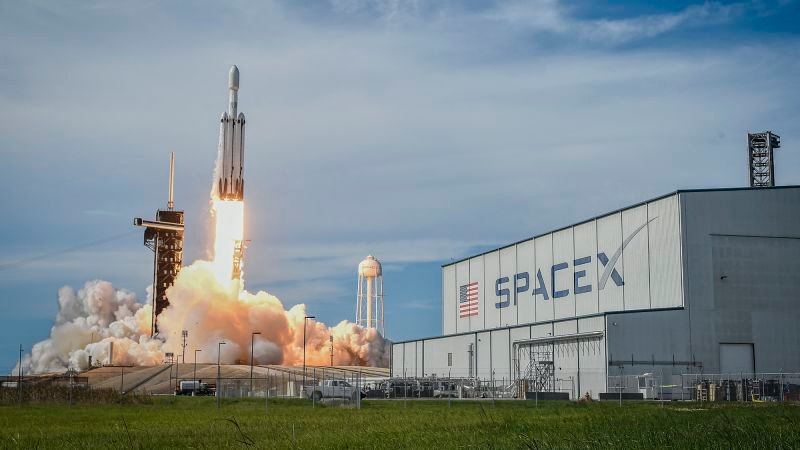 spacex-sets-the-stage-for-a-record-$75-billion-ipo
