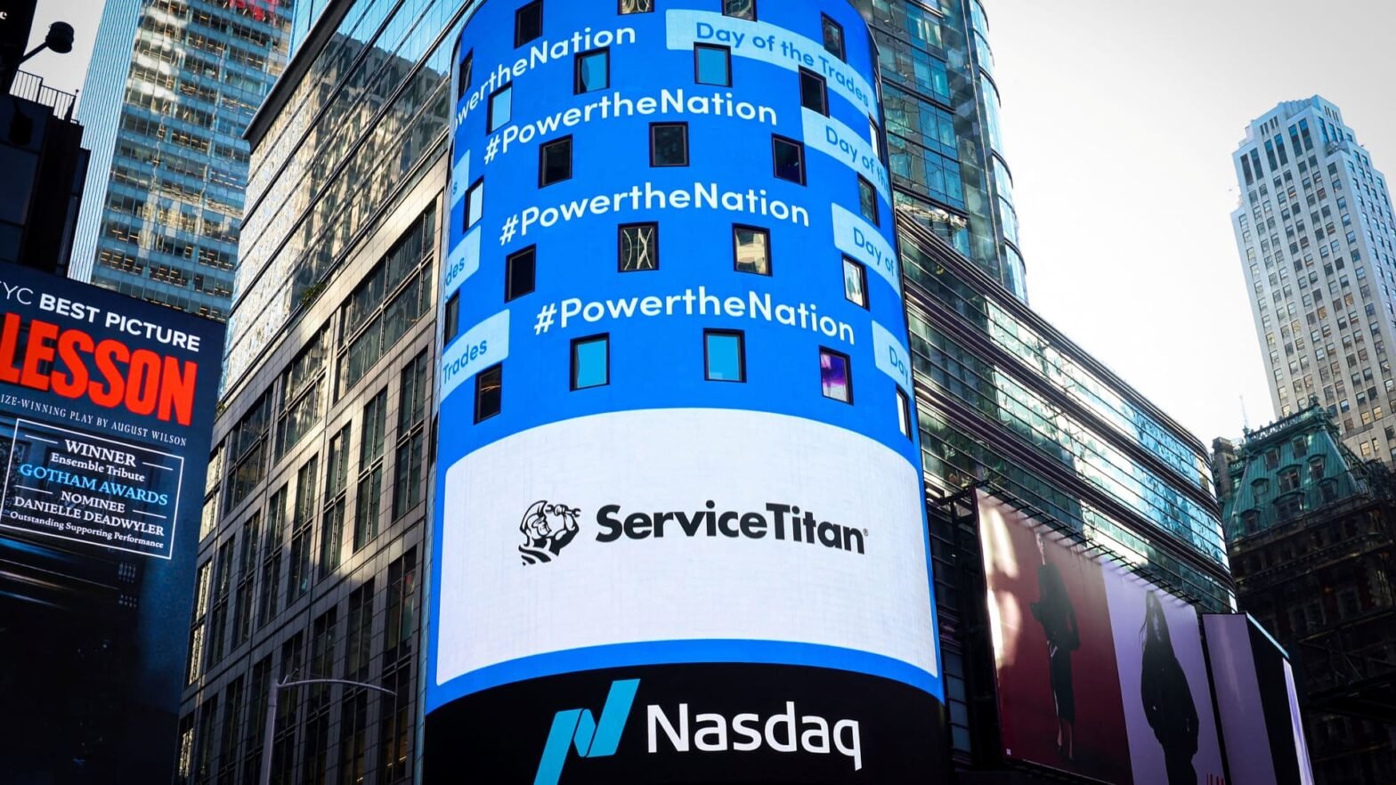 stocks-making-the-biggest-moves-premarket:-lululemon,-micron,-servicetitan,-strategy-&-more