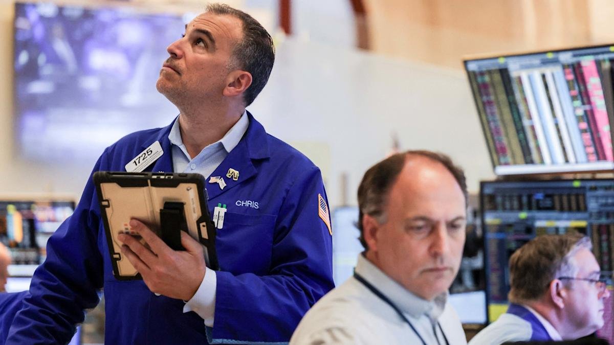 every-other-stat-makes-the-stock-market-look-like-it’s-in-a-gigantic-bubble