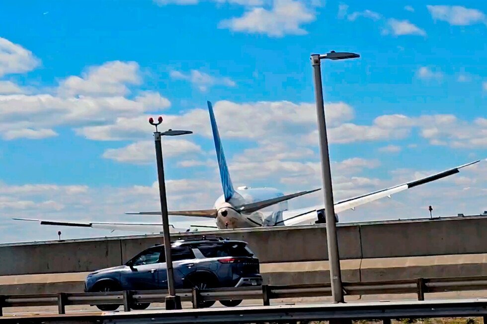 copilot-of-united-jet-that-struck-a-light-pole-realized-flight-was-low