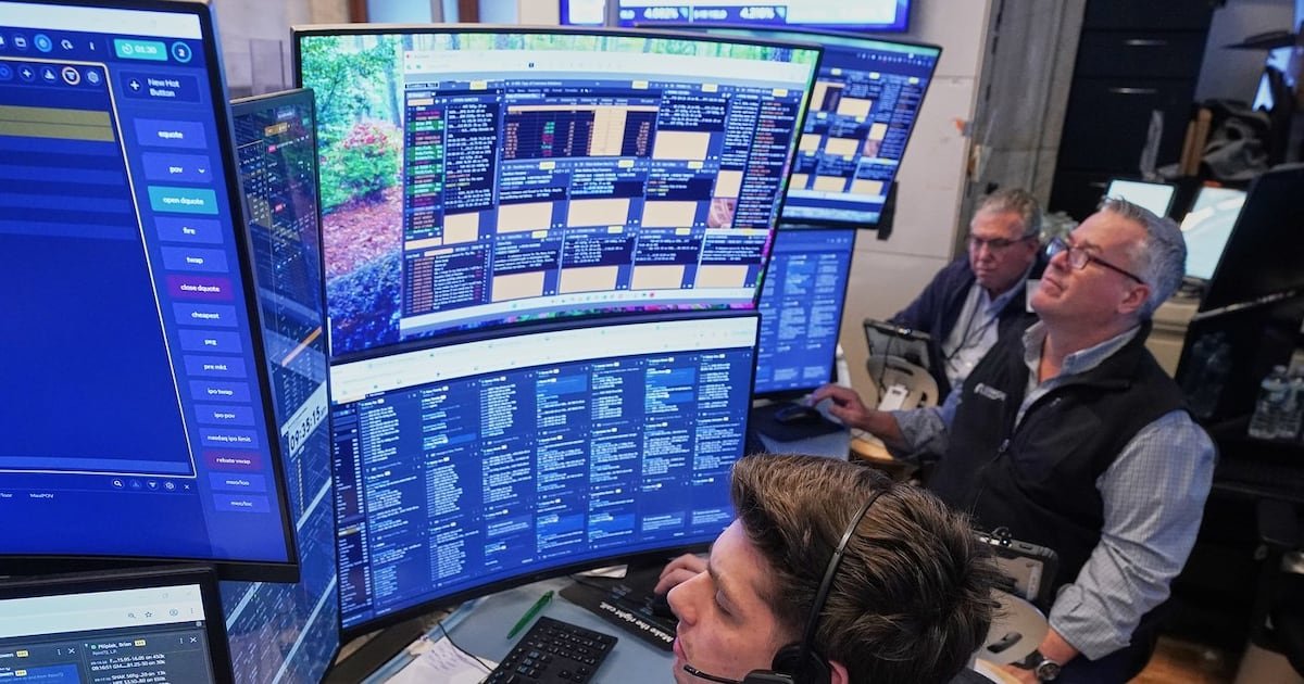 stocks-slip-on-wall-street,-big-tech-falls