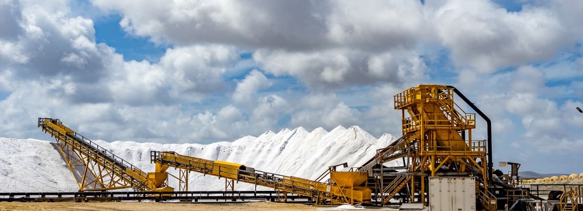 assessing-mp-materials-(mp)-valuation-after-analyst-coverage-and-government-backed-expansion-deals