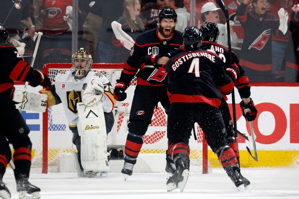 how-the-chaotic-final-15-minutes-of-game-2-of-the-stanley-cup-final-unfolded