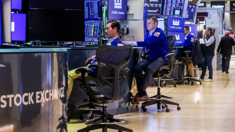 market-sell-off-accelerates-as-traders-raise-odds-for-fed-rate-hikes