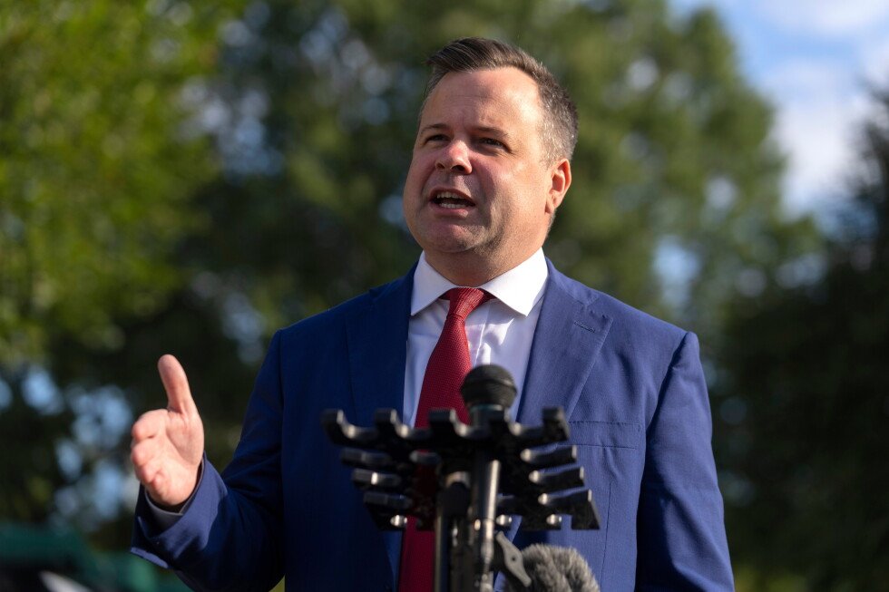trump-says-pulte-should-begin-firing-intelligence-community-officials
