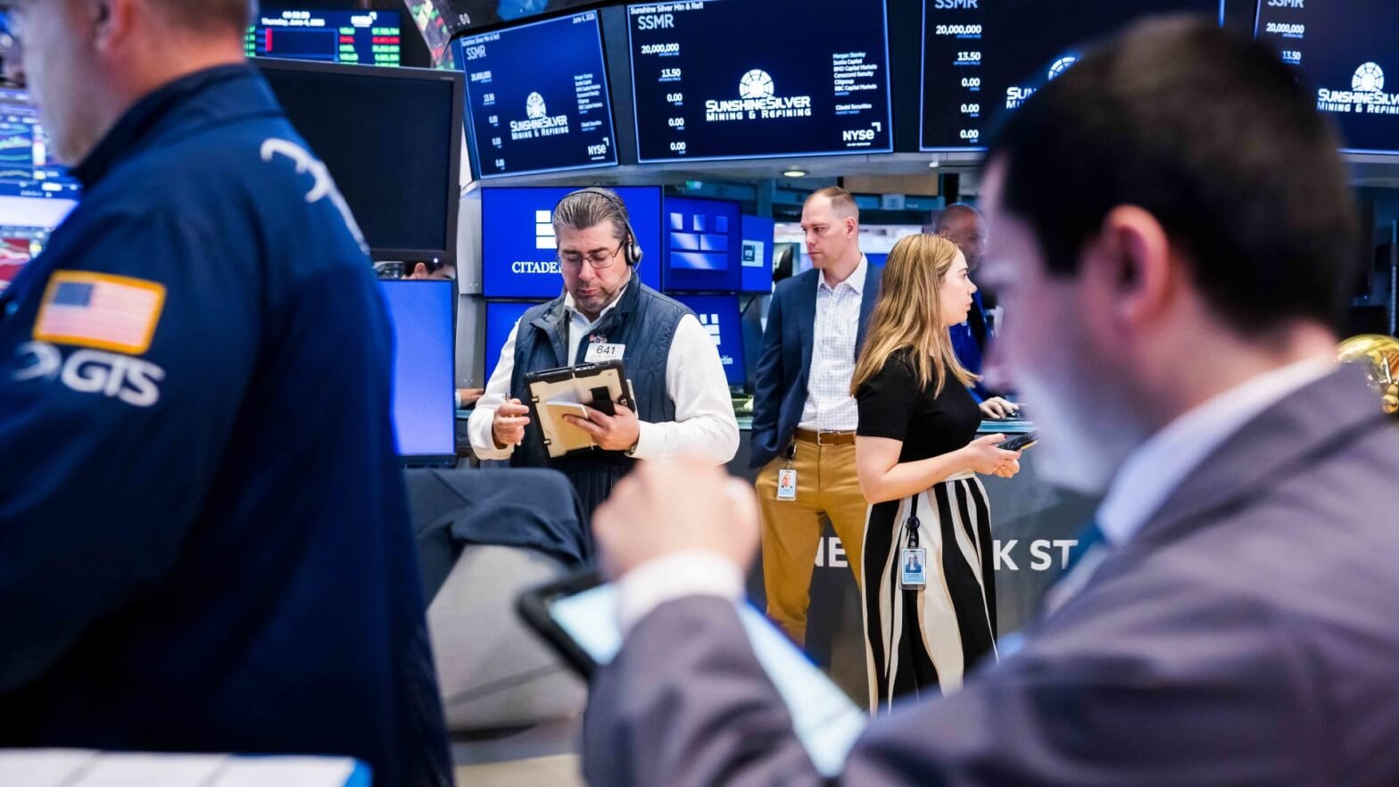 wall-street’s-‘fear-gauge’-punches-back-as-the-‘crash-up’-in-chip-stocks-finally-reverses