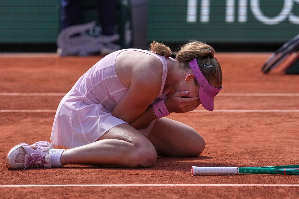 polish-qualifier-maja-chwalinska-plays-russian-teenager-mirra-andreeva-in-french-open-final